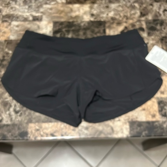 LULULEMON SPEED UP LOW RISE SHORT 2.5” LINED NWT SIZE 12 or 14 BLACK COLOR - Picture 3 of 5